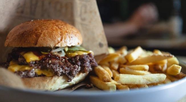Smash burger ©Kamil, wikipedia commons