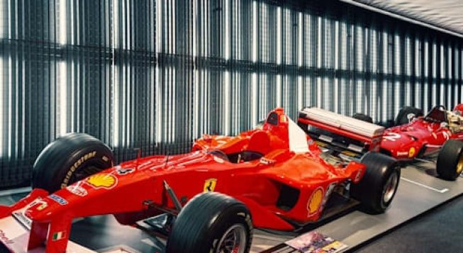 Museo Enzo Ferrari e Museo Ferrari di Maranello con simulatore di F1