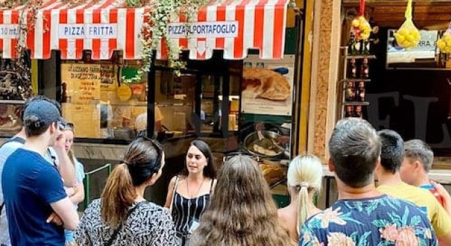 Tour guidato dello street food napoletano, da Piazza Bellini