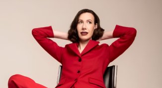 Out of Office al Teatro Colosseo di Torino: la stand up comedy di Giorgia Fumo tra quotidianità e nevrosi in ufficio