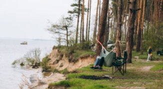 Turismo outdoor in Italia: prenotazioni autunnali su del 31%, coppie protagoniste