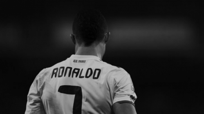 https://www.hdwallpapers.net/sports/cristiano-ronaldo-in-black-and-white-wallpaper-613.htm