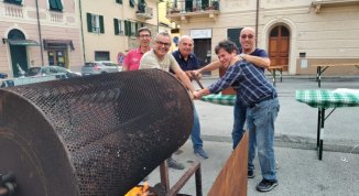 Castagnata 2026 nel quartiere Ri a Chiavari, festa in piazza
