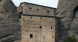 Il Sentiero dei Castellani, escursione con visita al Castello della Pietra