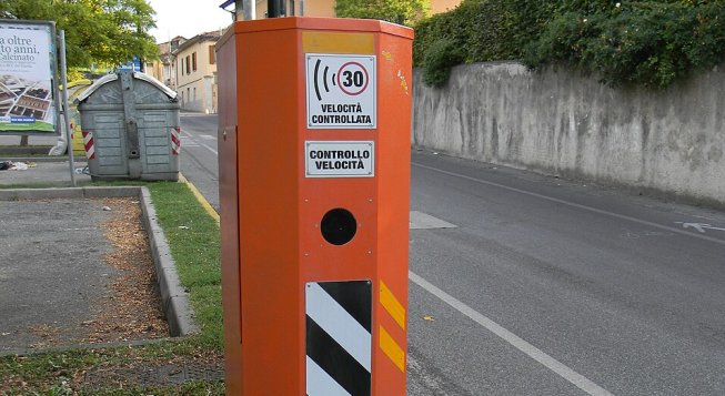 Autovelox ©Xavier Caré / Wikimedia Commons