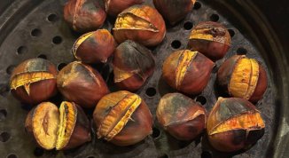 Castagnata di Halloween a Sampierdarena con rustie, focaccia e mercatini