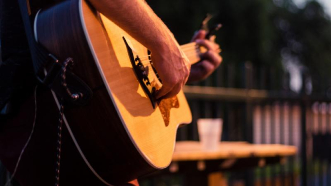 Unsplash - Gio Bartlett