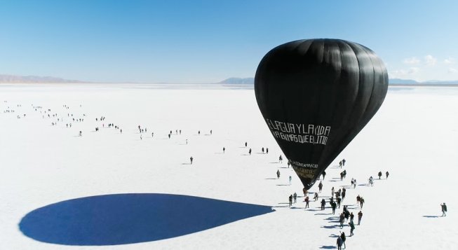 Tomás Saraceno, Fly with Pacha, Into the Aerocene, 2017-ongoing (still video), courtesy l’artista, foto Studio Tomás Saraceno