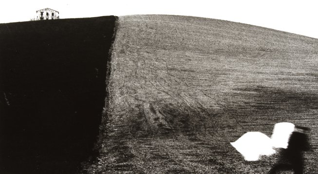 La buona terra, 1964-65-66 © Mario Giacomelli, courtesy Collezione Massimo Prelz Oltramonti e Archivio Mario Giacomelli
