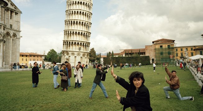 La torre pendente, Italia, Pisa, 1990 © Martin Parr / Magnum Photos