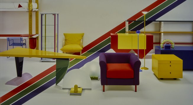 La nuova tavolozza, tutti i colori in campo (Studio Ballo+Ballo, 1981) © Adriana Botti Monti per Casa Vogue, Salone del Mobile 1981