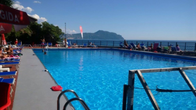 .facebook.com/albaronerv