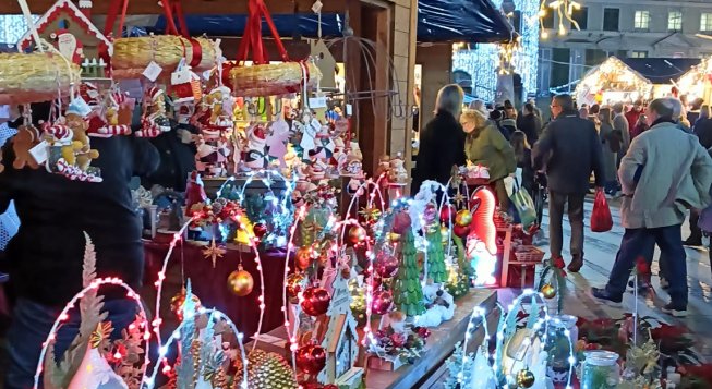 Mercatale in piazza De Ferrari © Paola Popa