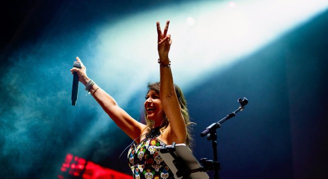 © facebook.com/cristinadavenaofficial