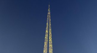 L'albero di Natale più alto d'Europa? È al Torino Outlet Village