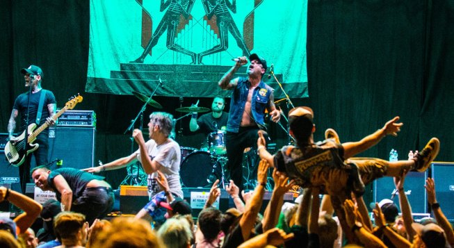 © facebook.com/strungout