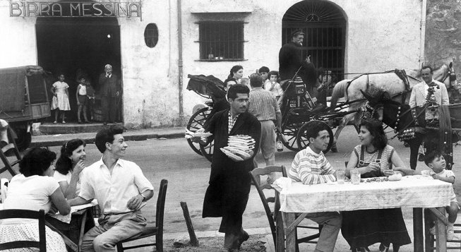 Palermo. Trattoria L’Ingrasciata, 1961. Fotografia di Enzo Sellerio © Eredi di Enzo Sellerio