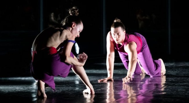 Kiss me hard before you go © Sara Meliti