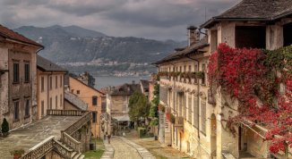Primavera tra lago e silenzio: perché scegliere Orta San Giulio per Pasqua e i ponti del 25 aprile 2025