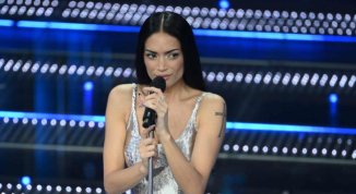 Elodie in concerto all'Inalpi Arena