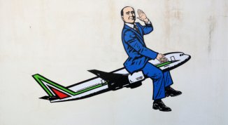 Welcome to Silvio Berlusconi Airport, il nuovo murale a Malpensa