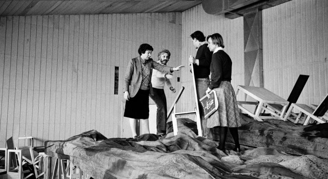 Gae Aulenti con Claudio Abbado e Luca Ronconi durante le prove di Wozzeck al Teatro alla Scala © Erio Piccagliani