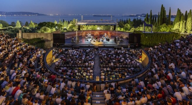 Festival del Vittoriale 2025 a Gardone Riviera, il programma dei concerti: line up, biglietti, come arrivare e dove parcheggiare