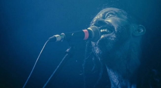 © facebook.com/dopethrone.mthell