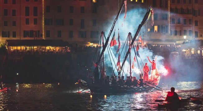 © facebook.com/blackwavesurfschool