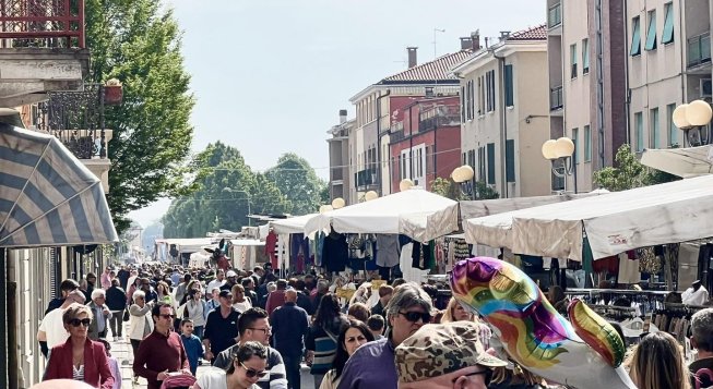 Il Mercatino da Forte dei Marmi a Rozzano