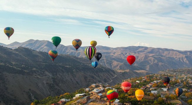 Discover Armenia from the Sky International Balloon Festival. ph. Armenia Tourism Committee