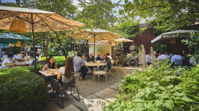 Alfresco/Facebook
