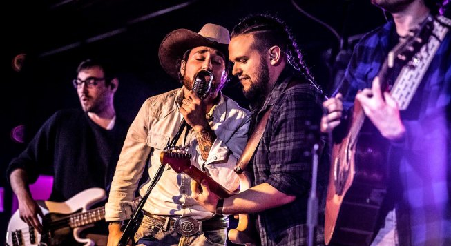 © La Dame Blanche - facebook.com/wingsalongroad