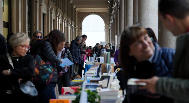 Portici di Carta Torino 2025, dopo i disordini del corteo Pro Palestina alcuni espositori rinunciano a partecipare