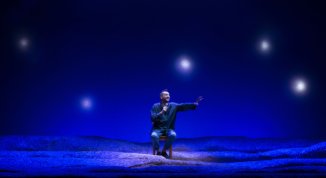 Sulle spalle dei giganti: le voci di Van Gogh, Beethoven, Steve Jobs, Galileo, di e con Corrado D'Elia