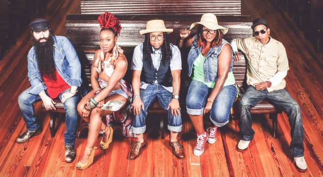 © facebook.com/OfficialArrestedDevelopment