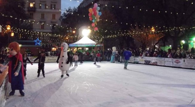 Pista di pattinaggio in piazza Martinez ©Facebook.com/presidente.ferrante