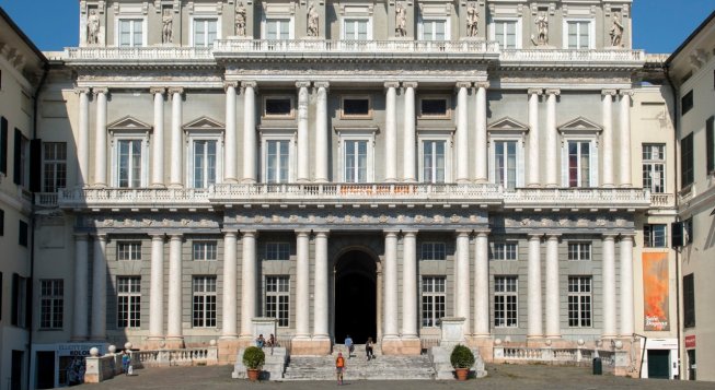 Palazzo Ducale, da piazza Matteotti ©Facebook.com/PalazzoDucaleFondazioneperlaCultura