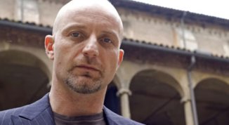 La delicatezza del poco e del niente: Roberto Latini a Tangram Teatro