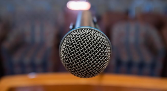 Microfono da conferenza ©Geavey - Pixabay