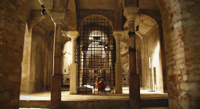 Cripta di San Sepolcro © Wikimedia Commons / Chiara Bottarini