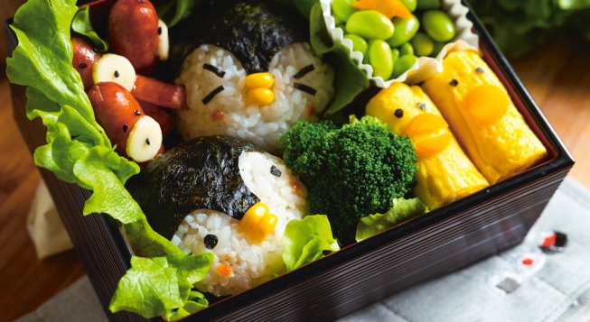 Kyaraben da Suzume © Sam Nazionale (@pranzoakonoha)