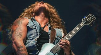 Jared James Nichols in concerto