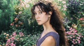 Liana Flores in concerto + Karmadrome Indie Disco, musica alternativa