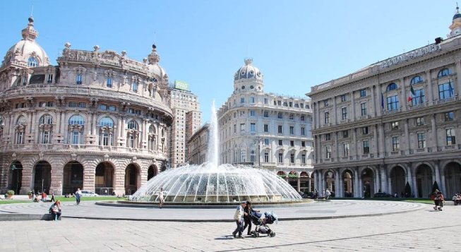 Piazza De Ferrari © chensiyuan/wikimedia.org