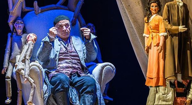 foto di scena con Franco Branciaroli © teatronazionalegenova.it