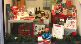 Negozio di Natale Emergency 2025 con tante idee regalo solidali