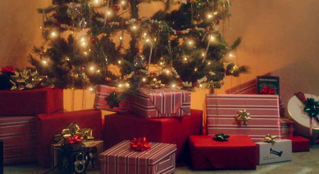 Regali di Natale © Jakob Owens / Unsplash