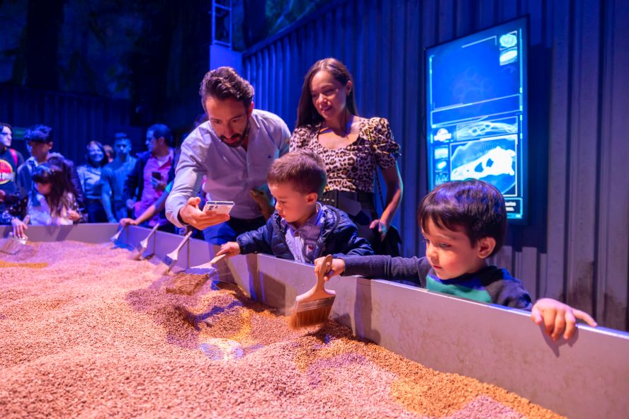 Jurassic World: The Experience