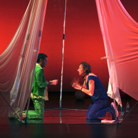 'METADIETRO' di Antonio Rezza al Teatro Vascello: esplorazione teatrale a Roma